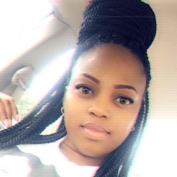 Meet your Posher, Ebonie - Picture 1 of 1